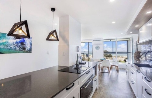 Northern Rivers Apartamento | Kirra Waves - Apartamento de lujo de 2 dormitorios frente al mar
