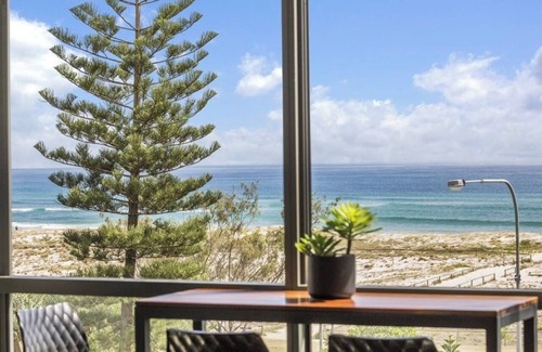 Northern Rivers Apartamento | Kirra Waves - Apartamento de lujo de 2 dormitorios frente al mar