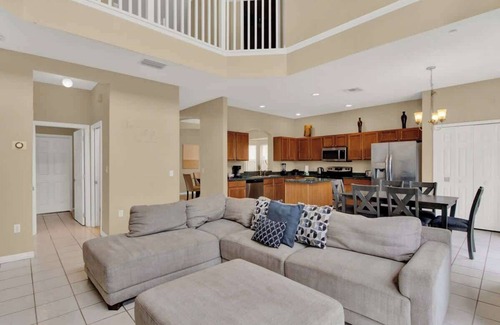 Lake Berkley Casa | Kisimme Gem - Private Pool and Theater Room