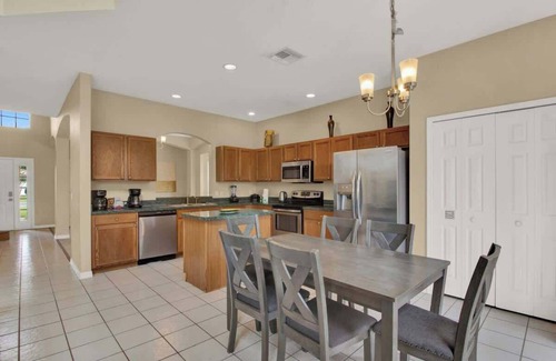 Lake Berkley Casa | Kisimme Gem - Private Pool and Theater Room