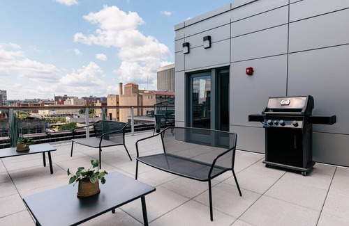 Central Business District Apartamento | Kislak 302 Spacious 1BR in Heart of Downtown