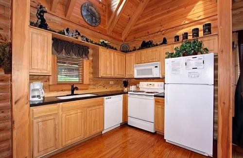 Gatlinburg - Pigeon Forge Cabina | Kiss Me Goodnight 1 Bedroom Cabin by RedAwning