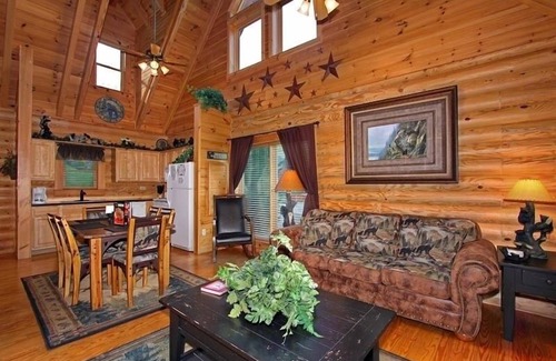 Gatlinburg - Pigeon Forge Cabina | Kiss Me Goodnight 1 Bedroom Cabin by RedAwning
