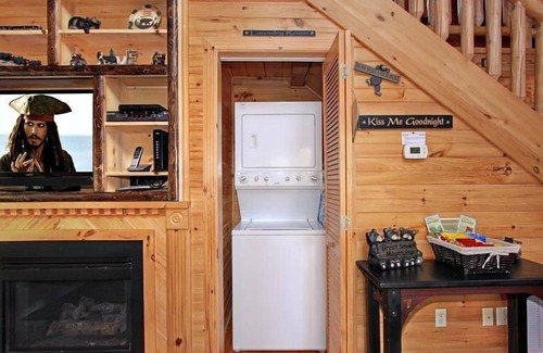 Gatlinburg - Pigeon Forge Cabina | Kiss Me Goodnight 1 Bedroom Cabin by RedAwning