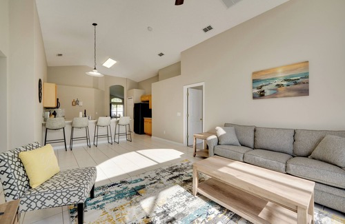 Seasons Casa | Kissimmee Getaway w/ Pool ~ 7 Mi to Disney!