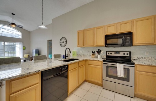 Seasons Casa | Kissimmee Getaway w/ Pool ~ 7 Mi to Disney!