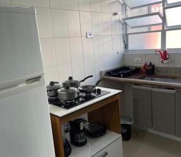 Jardim Virginia Apartamento | Kit net completa na Praia da Enseada