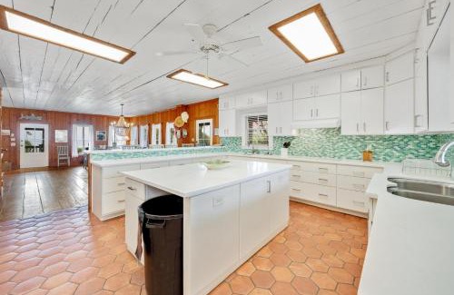 Debordieu Colony Casa | Kitchens Beach House home by Peace Vacations