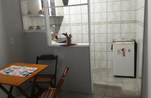 Centro Casa | Kitinetes - com WiFi - frigobar - TV- Cozinha completa
