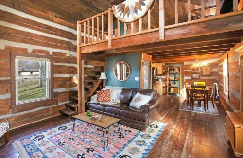 Indianapolis Casa | Kit’s Cabin Log Cabin Retreat in Indianapolis