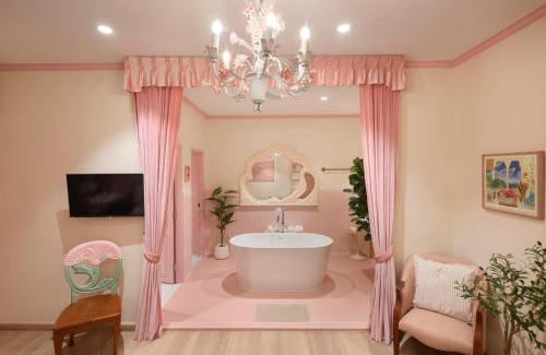 Thanon Phetchaburi Hotel | Kitsch Hotel