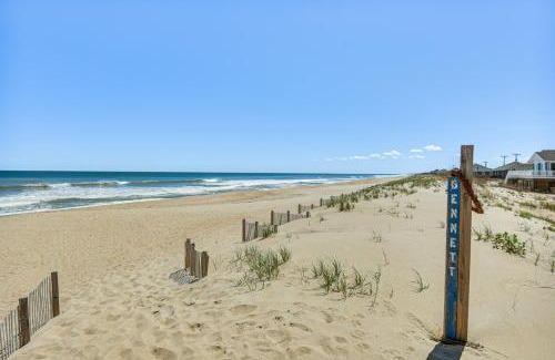 Sea Scape Apartamento | Kitty Hawk Apartment with Hot Tub - 1 Mi to Beach!