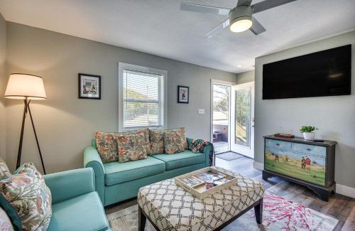 Sea Scape Apartamento | Kitty Hawk Apartment with Hot Tub - 1 Mi to Beach!