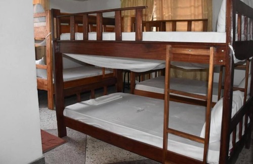 Mwananyamala Cama Y Desayuno | Kituri Royal Annex