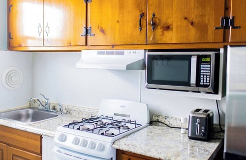 Wildwood Apartamento | Kiwi's Cottage, 1.5 Blocks to Beach and Boardwalk, Pet Friendly
