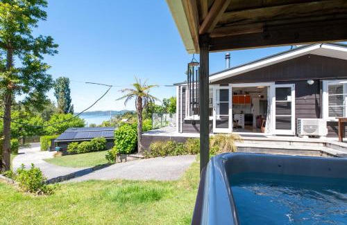 Lake Tarawera Casa | Kiwiana Bach - Lake Tarawera Holiday Home