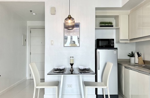 San Lorenzo Condominio | KL Tower - Clean & Cozy 1BR Unit near Greenbelt Mall Makati City