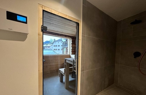 Sent Apartamento | Kleines Zimmer mit Duschbad im Nebenhaus