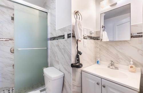 Crown Heights Casa | KLO Room #6 With Private Bathroom