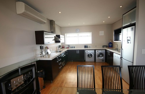 Century City Apartamento | Knightsbridge 902E by CTHA
