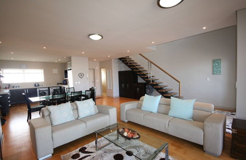 Century City Apartamento | Knightsbridge 902E by CTHA