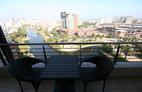 Century City Apartamento | Knightsbridge 902E by CTHA