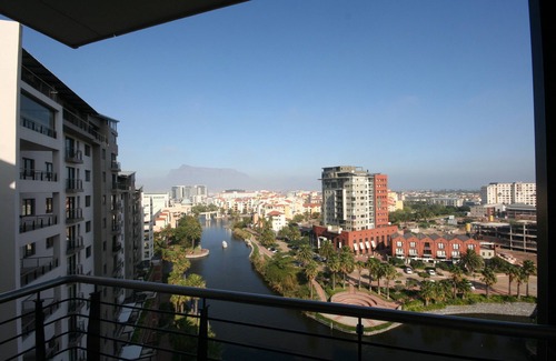 Century City Apartamento | Knightsbridge 902E by CTHA