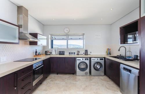 Century City Apartamento | Knightsbridge 902E by CTHA