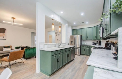 College Park Casa | Knightsbridge Estate | Pool & Cinema (30+ Nights)