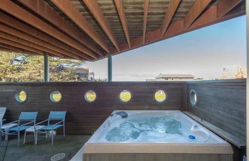 Dillon Beach Casa | Knot-a-Care! Hot Tub! Walk to Beach! BBQ! Fast WiFi!