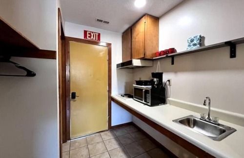 Coinjock Apartamento | Knot Four- Balcony View of ICW- Dog Friendly!