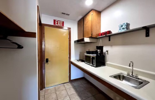 Coinjock Apartamento | Knot Four- Balcony View of ICW- Dog Friendly!