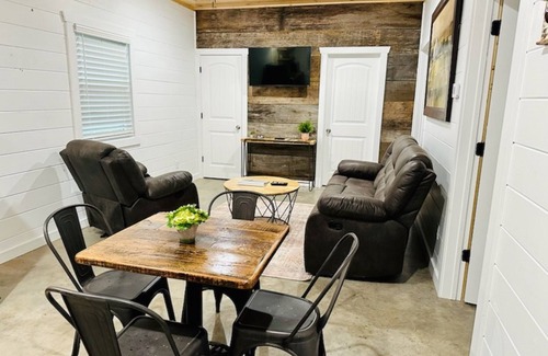 Mountain View Cabina | Knotty Squirrel Unit 7 Multibedroom Suite