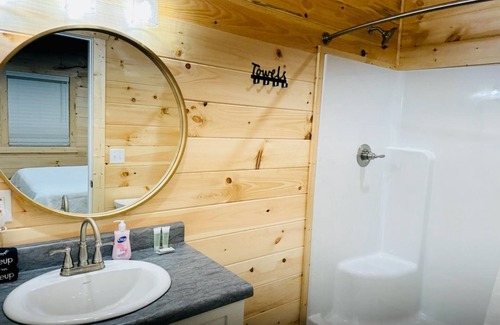 Mountain View Cabina | Knotty Squirrel Unit 7 Multibedroom Suite