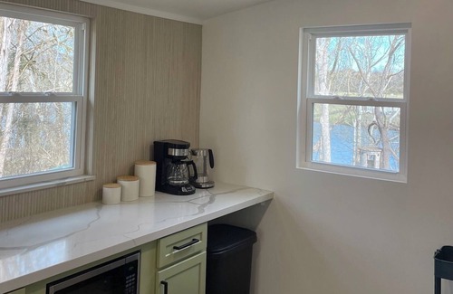Knox County Casa | Knoxville and Smoky Mtn Riverside Retreat on the Holston with a beautiful view