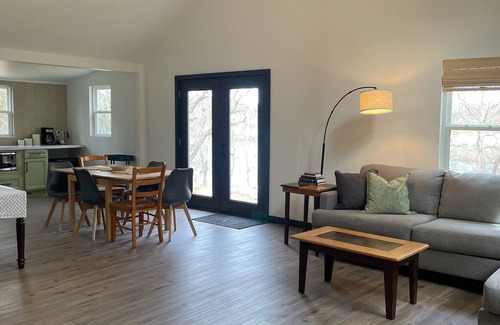 Knox County Casa | Knoxville and Smoky Mtn Riverside Retreat on the Holston with a beautiful view