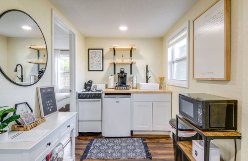 Ashley Oaks Cabaña | Knoxville Cottage w/ Fenced Yard, Pet Friendly!