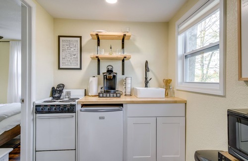 Ashley Oaks Cabaña | Knoxville Cottage w/ Fenced Yard, Pet Friendly!