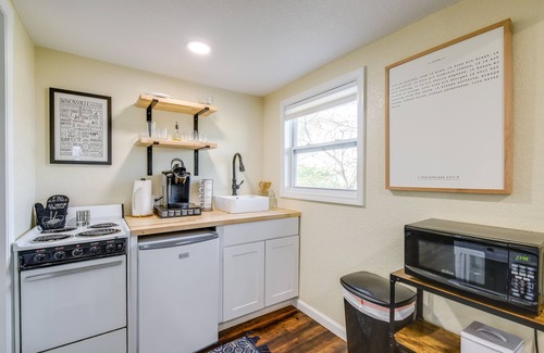 Ashley Oaks Cabaña | Knoxville Cottage w/ Fenced Yard, Pet Friendly!