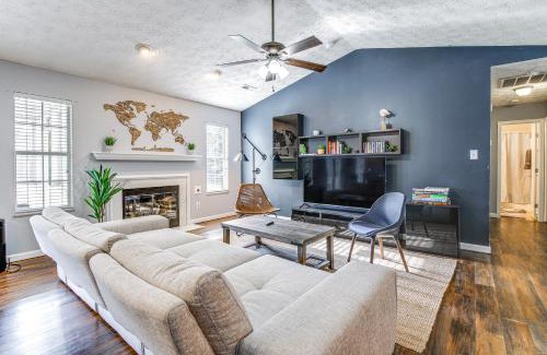 Knoxville Casa | Knoxville Home with Sunroom about 9 Mi to Downtown!