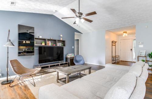 Knoxville Casa | Knoxville Home with Sunroom about 9 Mi to Downtown!