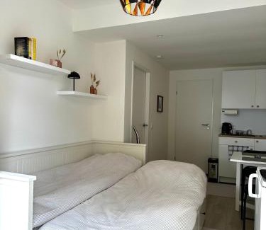 Ommoord Cama Y Desayuno | Knus kamer bij station Alexander & winkelcentrum