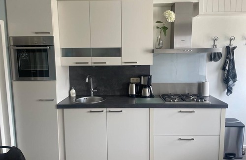 Petten Apartamento | Knus Zomerhuis in Centrum van Petten op Loopafstand van bos en Strand