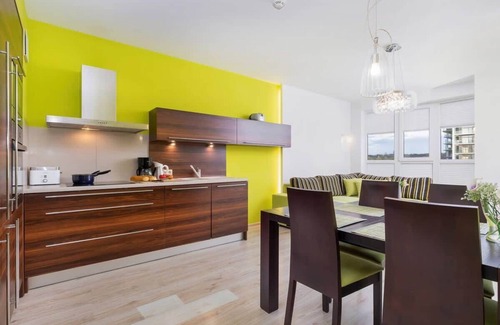 West Pomeranian Voivodeship Apartamento | Kościuszki 16 | Lime and Brown Apartment | Balcony