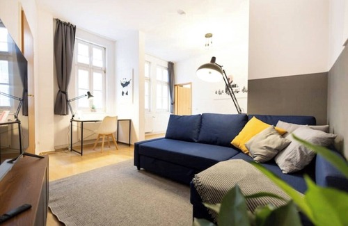 Altstadt Apartamento | Ko-Living Space Opera | Suite 10 | Kitchen | Dart | Living room | City center