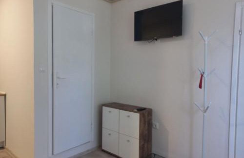 Becej Apartamento | KOD VELIKIH TUJA