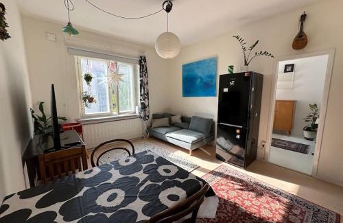 Etelainen District Apartamento | Kodikas ja supermukava asunto metron vieressä! Smart TV, nopea netti, 5 minuuttia keskustaan!