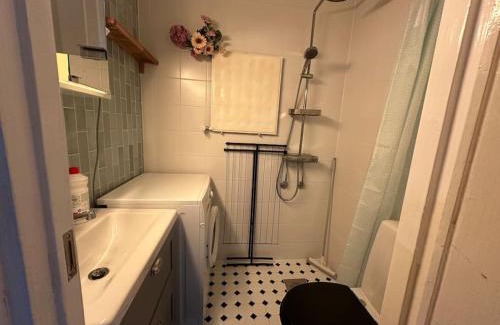 Etelainen District Apartamento | Kodikas ja supermukava asunto metron vieressä! Smart TV, nopea netti, 5 minuuttia keskustaan!