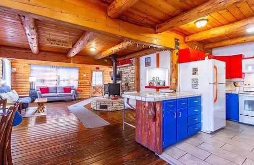 Ahwahnee Cabina | Koffiehuis - Fun for all Ages Near Yosemite