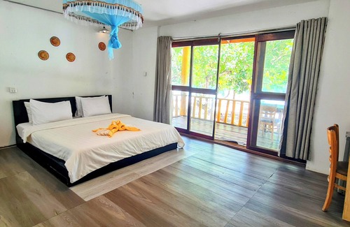 Koh Rong Cama Y Desayuno | Koh Rong Beach Hostel and Bungalow